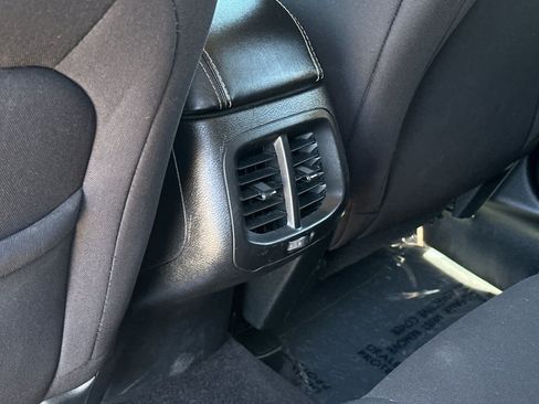 Used 2018 Jeep Cherokee Latitude FWD image 14