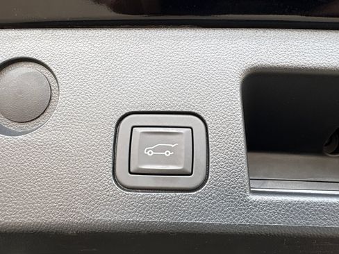 Used 2025 Chevrolet Equinox RS w/ Convenience Package III FWD image 17