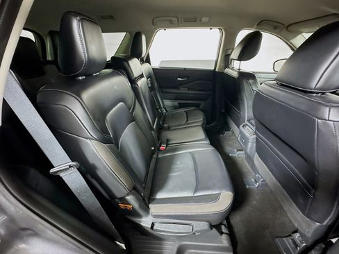 Used 2024 Nissan Pathfinder SL w/ Black Appearance Package AWD/4WD image 26