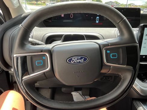 Used 2025 Ford Expedition Max Platinum AWD/4WD image 15
