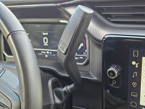 Used 2024 GMC Sierra 2500 Denali Ultimate image 12