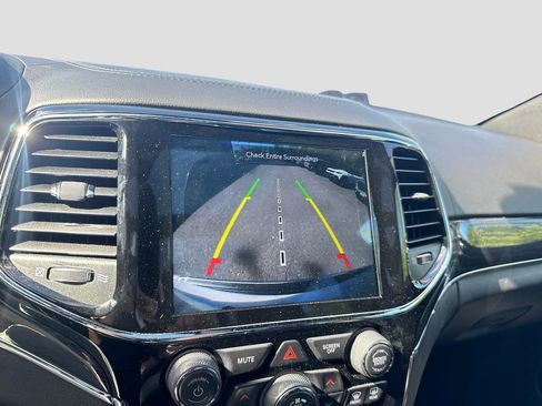 Used 2020 Jeep Grand Cherokee Overland AWD/4WD image 18