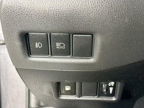 Used 2018 Toyota C-HR XLE FWD image 17