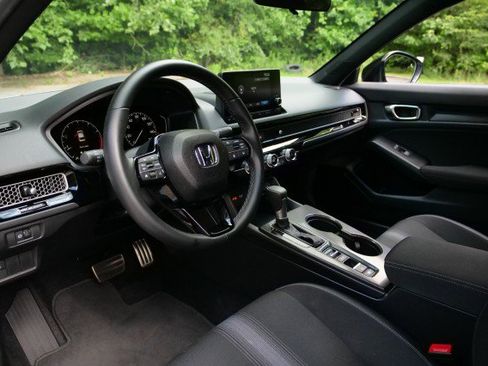 Used 2025 Honda Civic Sport image 2