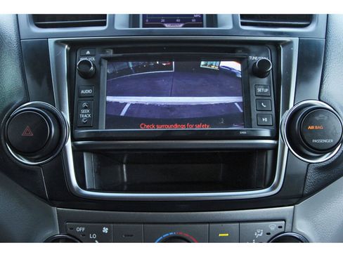 Used 2013 Toyota Highlander SE FWD image 27