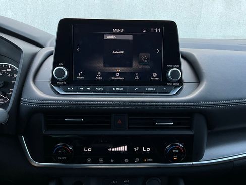 Used 2025 Nissan Rogue SV image 27