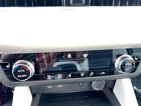 New 2026 Mitsubishi Outlander SE image 19