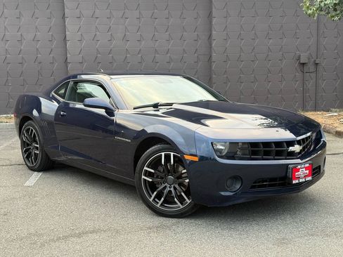 Used 2010 Chevrolet Camaro LS RWD image 2