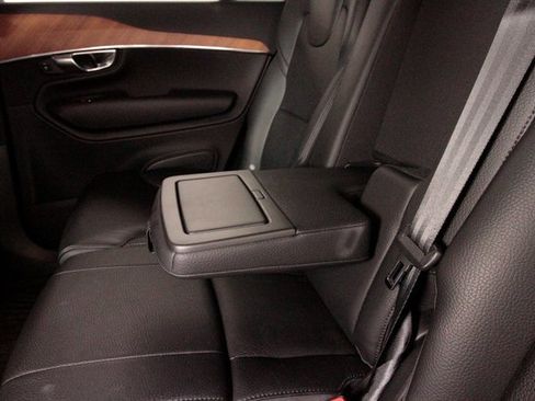 Used 2022 Volvo XC90 T6 Momentum w/ Advanced Package image 25