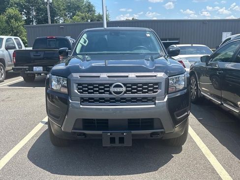 Used 2025 Nissan Frontier SV AWD/4WD image 4