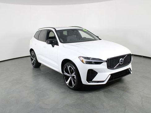 Used 2022 Volvo XC60 B5 R-Design w/ Protection Package Premier FWD image 4