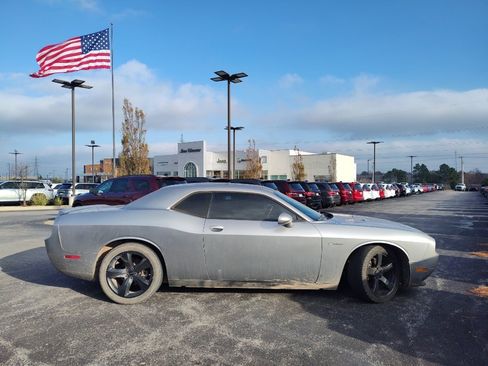 Used 2013 Dodge Challenger R/T w/ Blacktop Pkg image 8