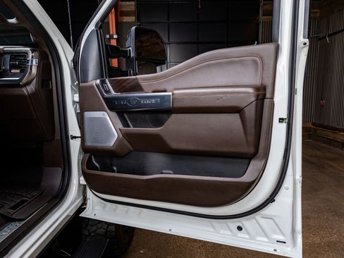 Used 2023 Ford F250 King Ranch w/ Chrome Package image 37