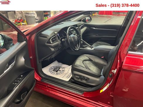 Used 2020 Toyota Camry XLE w/ Carpet Mat Package FWD image 13