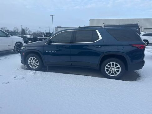 Used 2022 Chevrolet Traverse LS image 5