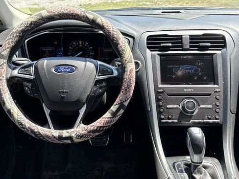 Used 2016 Ford Fusion Titanium FWD image 4