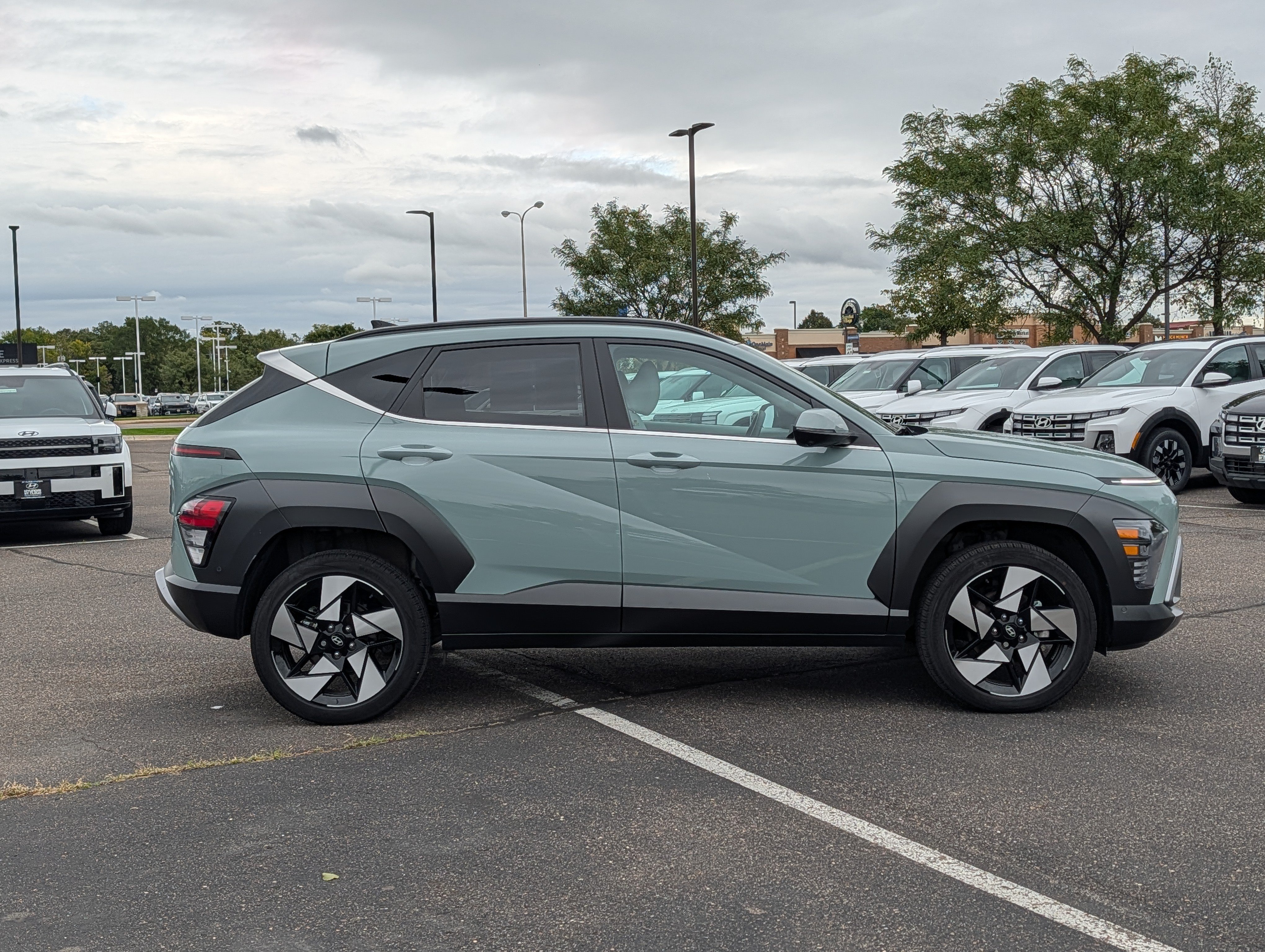 Used 2025 Hyundai Kona Limited AWD/4WD image 6