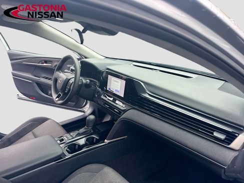 Used 2025 Toyota Camry LE image 31