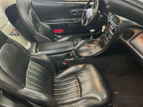Used 2000 Chevrolet Corvette Convertible RWD image 18
