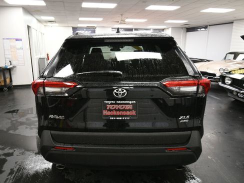 Used 2025 Toyota RAV4 XLE image 6
