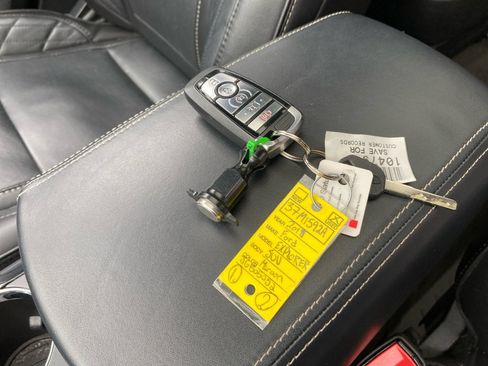 Used 2018 Ford Explorer Platinum image 38