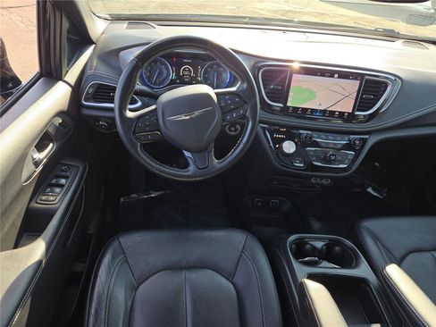 Certified 2021 Chrysler Pacifica Touring-L w/ Uconnect Theater Family Group image 24