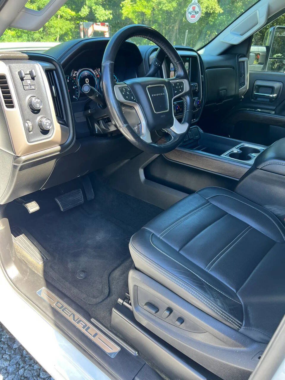 Used 2017 GMC Sierra 2500 Denali w/ Duramax Plus Package AWD/4WD image 14