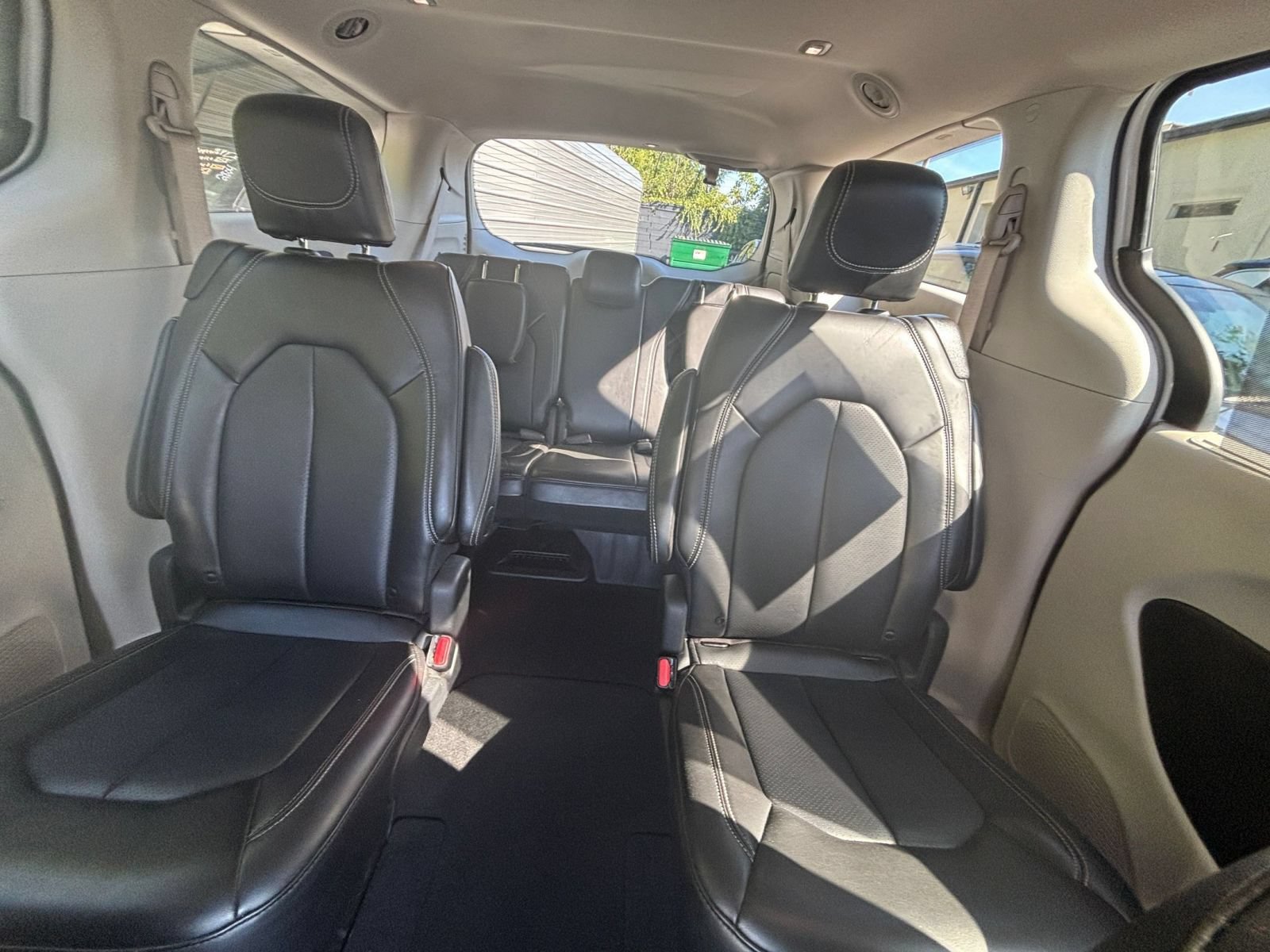 Used 2024 Chrysler Pacifica Touring-L FWD image 37