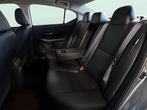 Used 2025 Nissan Sentra SR w/ SR Premium Package image 17