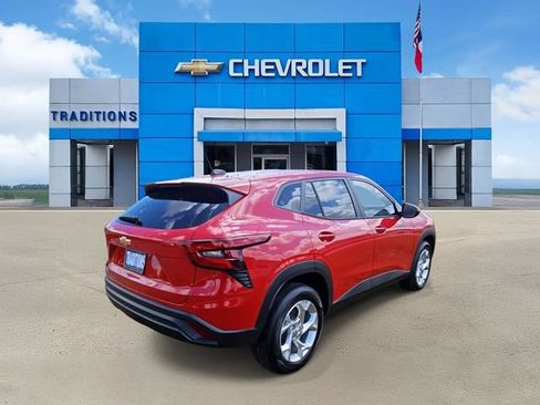 New 2026 Chevrolet Trax LS w/ LS Convenience Package FWD image 9