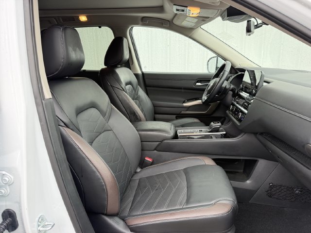 Used 2025 Nissan Pathfinder Platinum w/ Cargo Package FWD image 30