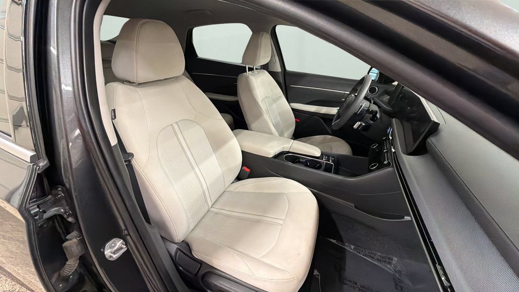 Used 2025 Hyundai Sonata SEL FWD image 9