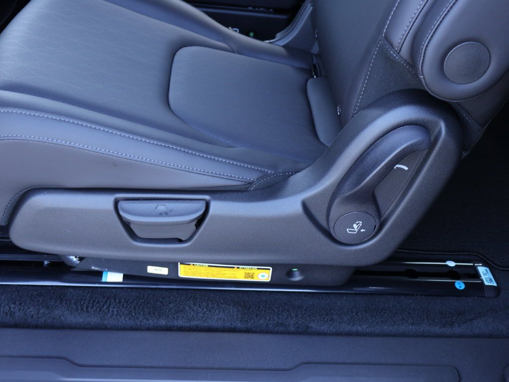 New 2027 Kia Carnival EX w/ Dark Edition Package FWD image 16