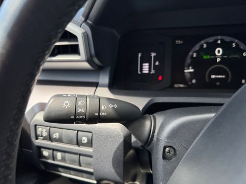 Used 2025 Toyota 4Runner SR5 AWD/4WD image 19