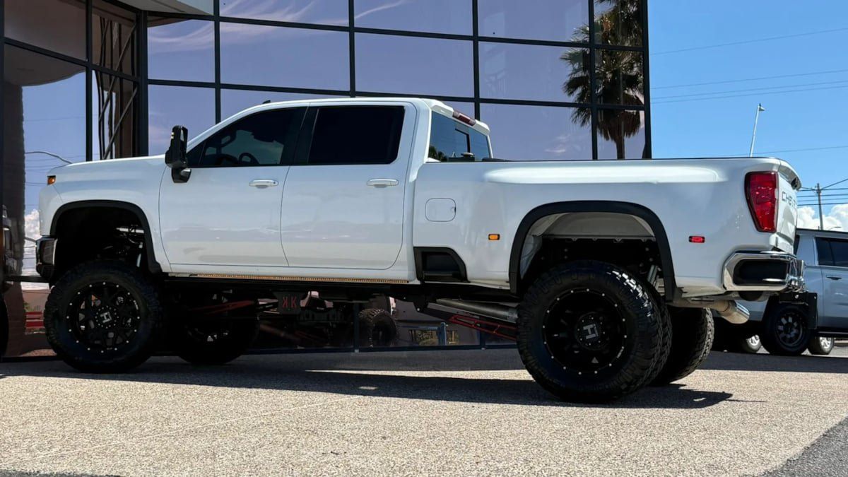 Used 2022 Chevrolet Silverado 3500 LT w/ Convenience Package AWD/4WD image 6