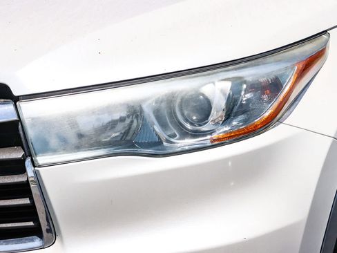 Used 2014 Toyota Highlander Limited FWD image 2