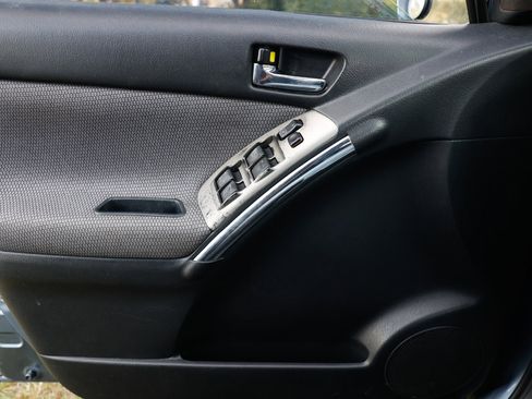 Used 2005 Toyota Matrix XR image 39