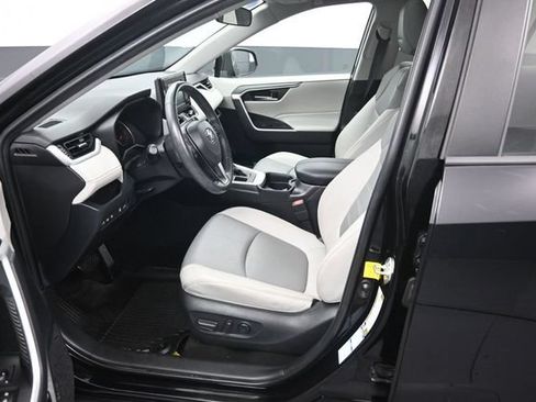 Used 2019 Toyota RAV4 XLE Premium w/ Cold Weather Package AWD/4WD image 9