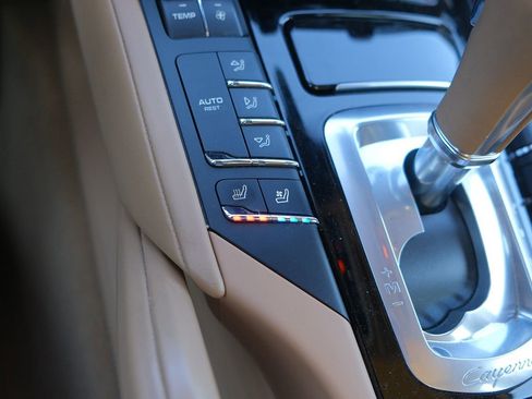 Used 2015 Porsche Cayenne S image 24