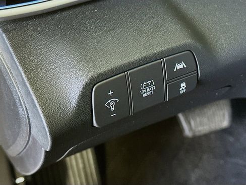 Used 2021 Hyundai Elantra Limited FWD image 23