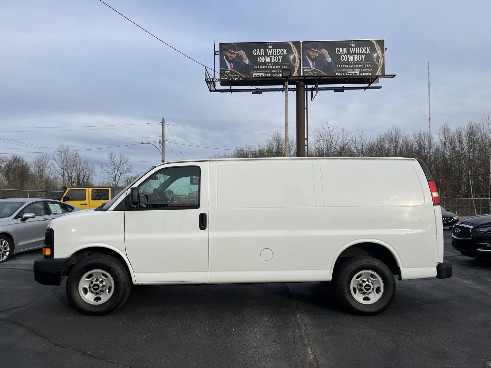 Used 2013 Chevrolet Express 2500 RWD image 2