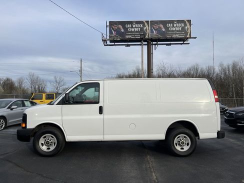 Used 2013 Chevrolet Express 2500 image 2