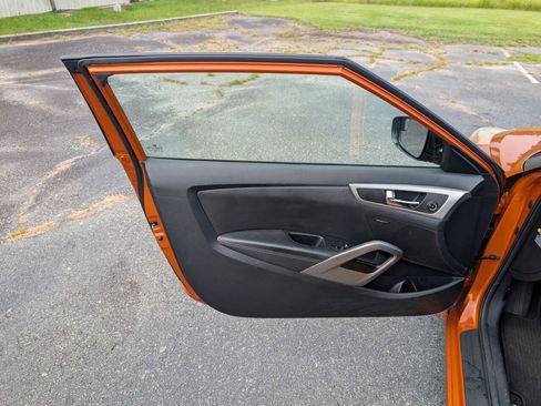 Used 2016 Hyundai Veloster w/ Option Group 03 FWD image 27