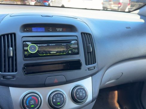 Used 2010 Hyundai Elantra SE FWD image 12