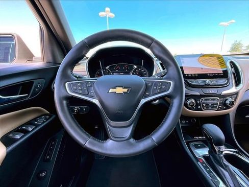 Used 2022 Chevrolet Equinox Premier AWD/4WD image 17
