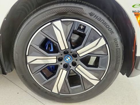 Used 2023 BMW iX xDrive50 w/ Sport Package AWD/4WD image 77