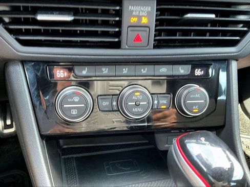 Used 2024 Volkswagen Jetta GLI 40th Anniversary Edition image 15