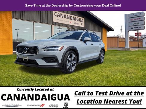 Used 2025 Volvo V60 B5 Cross Country Plus AWD/4WD image 5