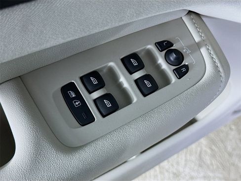 New 2026 Volvo XC60 B5 Ultra w/ Protection Package Premier image 18