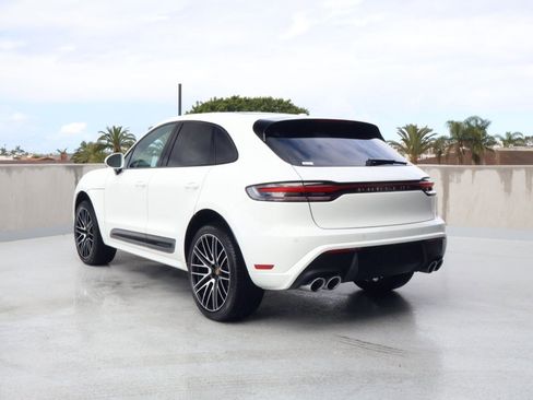 Certified 2025 Porsche Macan image 3